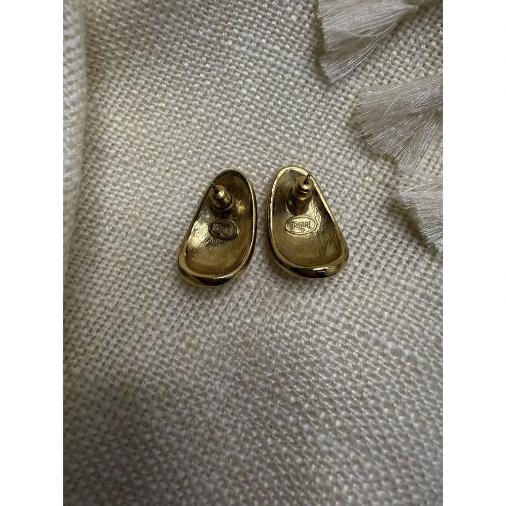 Vintage Trifari Gold Tone Cream Enamel‎ Oval Stud Earrings Signed MCM Geometric